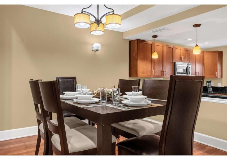 Cozy & Elegant 4Br Enchanted Townhouse - 1 Mile To Disney With Resort Pool, Gym, & Jacuzzi Orlando Exterior foto